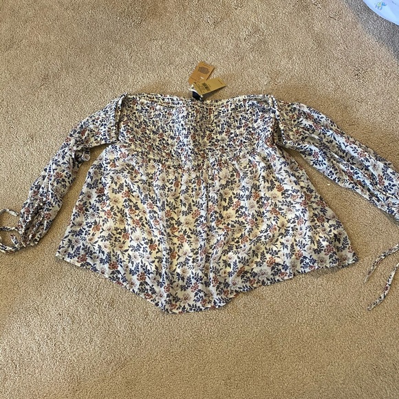 Floral print off the shoulder shirt - Picture 1 of 6